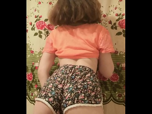 ❤️ Sexy jonge babe dy't har koarte broek op 'e kamera útstrielet ❌ Porno vk by wy ❤