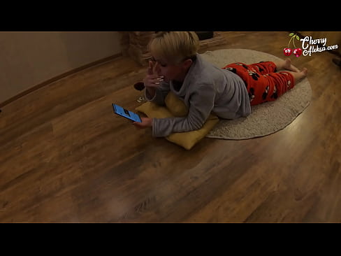❤️ Gekke blonde sûgje Enorme lul dy't derop sûgje en stuiterje - Anale seks ❌ Porno vk by wy ❤